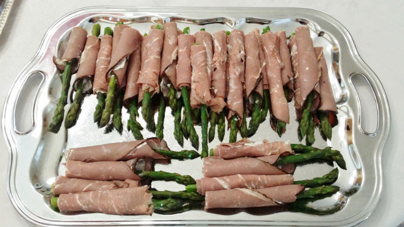 Roast Beef Asparagus Rollups on tray for web